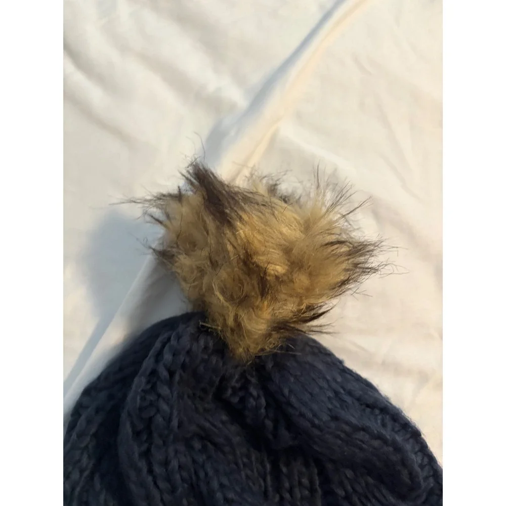 American Eagle Beanie Cable Knit Navy‎ Blue Faux Fur Pom Pom OSFA